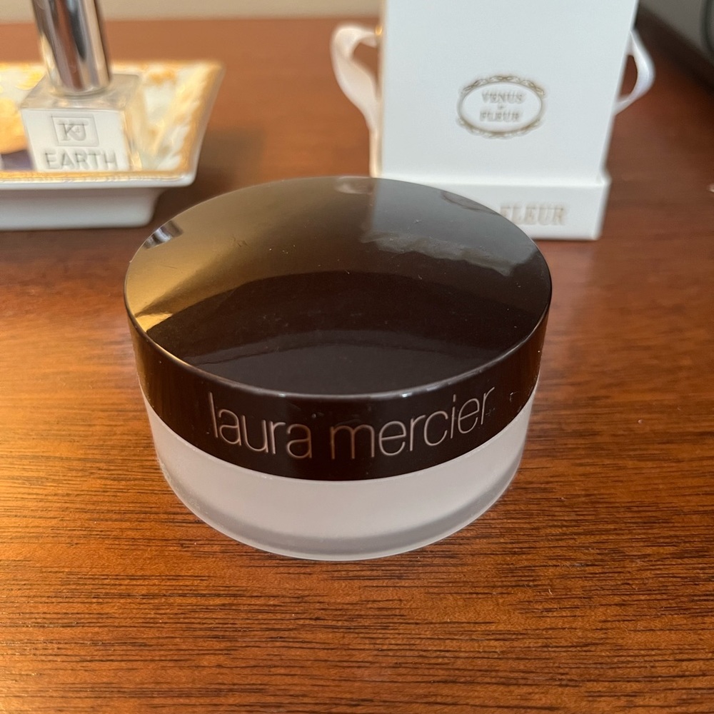 Laura Mercier Invisible Loose Setting Powder